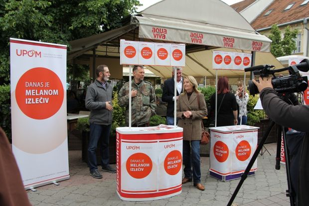 У свету се са меланомом живи